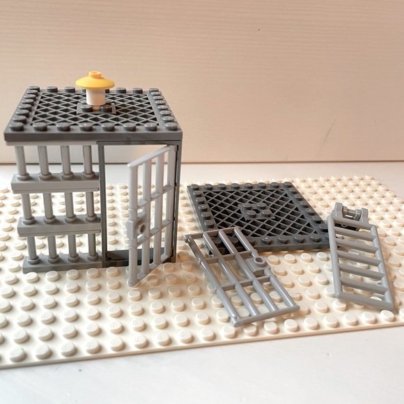 LEGO City Police Replacement Pieces - Doors 60621, Bars 30055, Plate 4151 - Picture 1 of 14